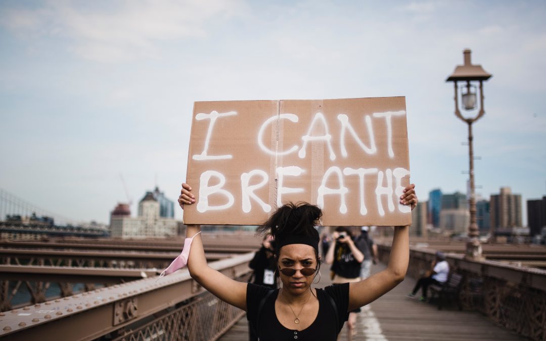 Picture of protestor holding I can't breathe sign